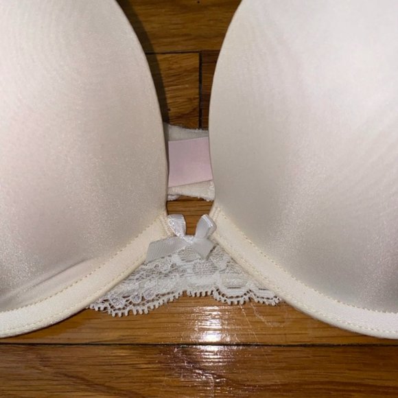 LAST CHANCE - SEXY!! Victoria Secret Dream Angels White Lace Bra 32D - Picture 3 of 6